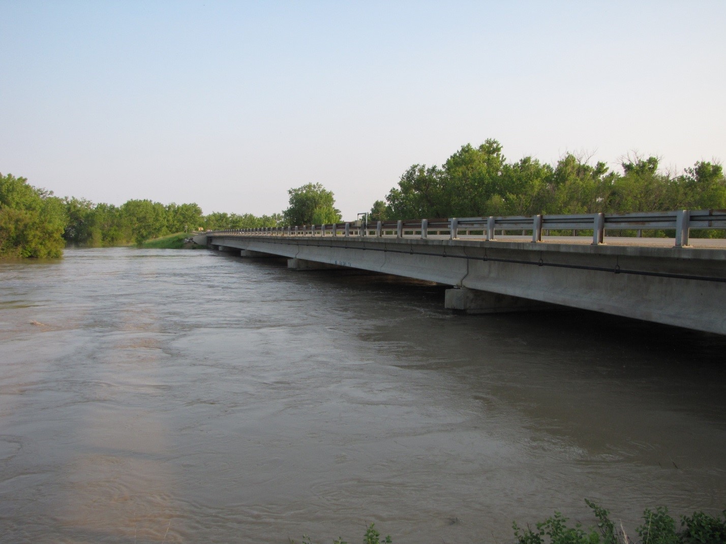 À un niveau de crue « important » de 34 pieds, la rivière Milk commence à inonder la route 24 au Montana. La dernière crête historique de cette ampleur est survenue en 2011. Photo : National Weather Service