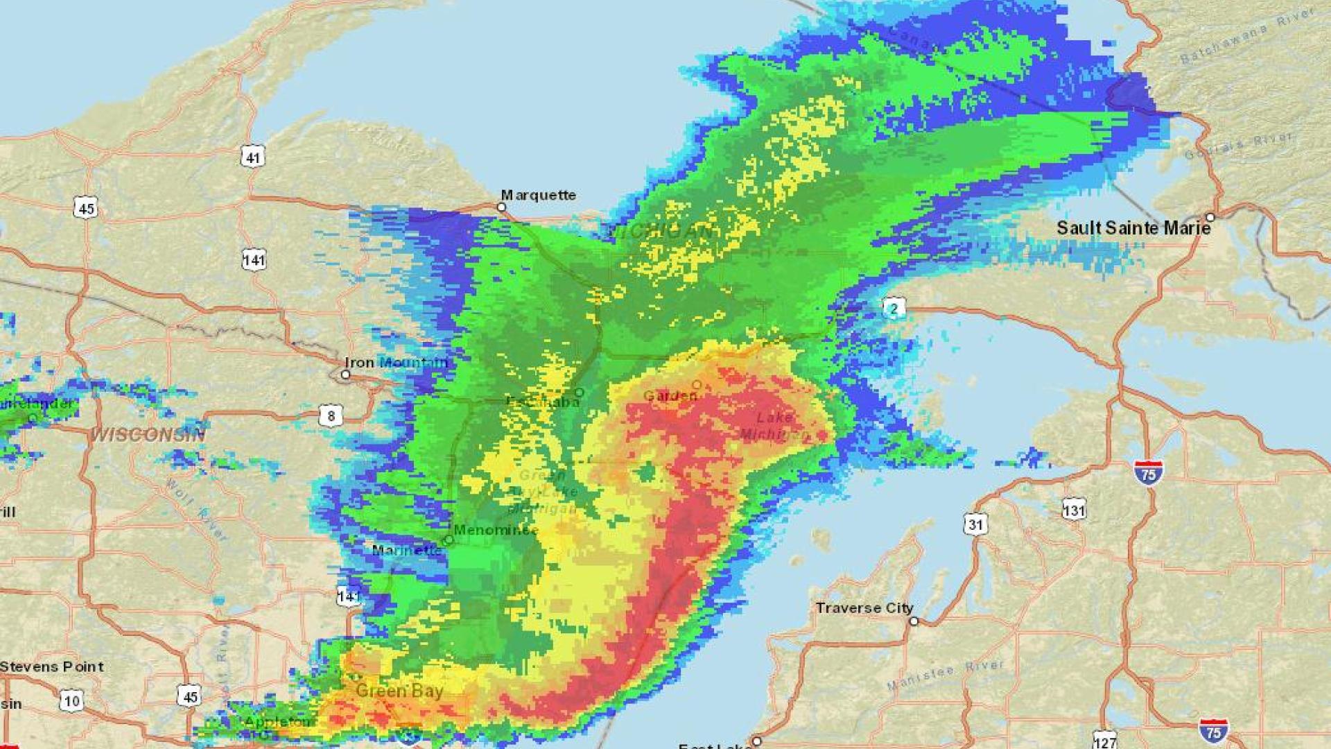 Radar mosaic (reflectivity), highlighting rain conditions over Lake Michigan 