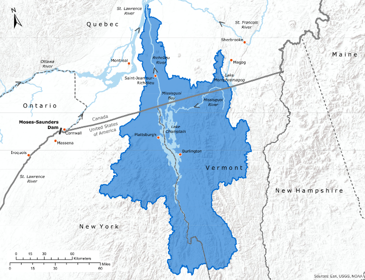 Le lac Champlain est situé à la frontière des États de New York et du Vermont et s'étend vers le nord jusqu'au Québec, où il se jette dans la rivière Richelieu, puis dans le fleuve Saint-Laurent. La CMI se penche actuellement sur deux renvois dans la région : un portant sur l’examen des crues dans le réseau hydrographique du lac Champlain et de la rivière Richelieu, et l’autre sur la qualité de l'eau dans la baie Mississquoi et le lac Memphrémagog. Crédit : Esri, USGS, NOAA