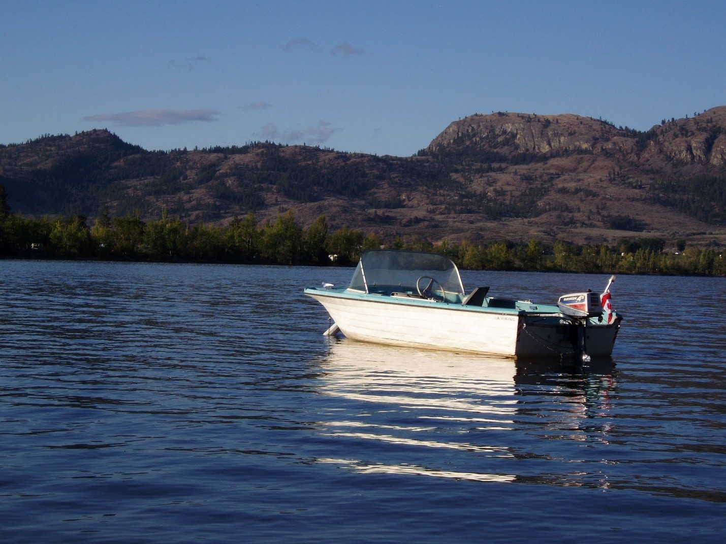 A boat anchored in Osoyoos Lake, 2011. Credit: Dan Millar, Environment Canada