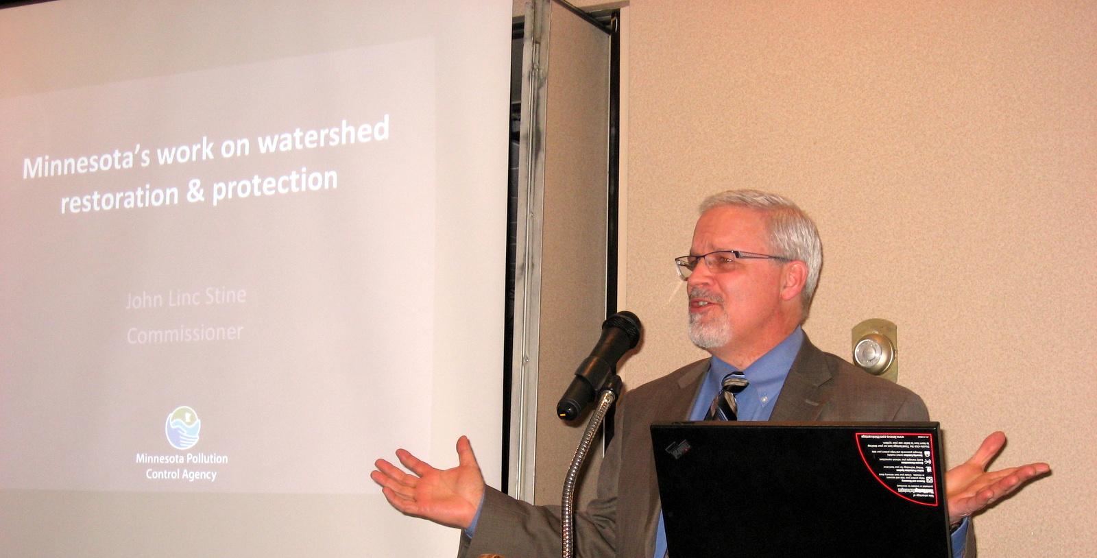 John Linc Stine, with the Minnesota Pollution Control Agency, speaks to Forum attendees.