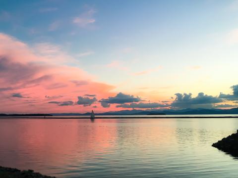 Sunset on the Lake Champlain, Burlington (VT). Credit: Shutterstock